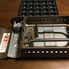 卓上コンロと卓上たこ焼き器　セットで。未使用ガスボンベ2本付き!!!の画像