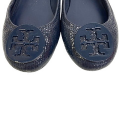 トリーバーチ Tory Burch その他靴 ロゴ フラットシューズ ネイビーの画像