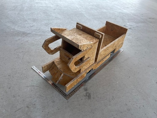 トラック型の小物入れ