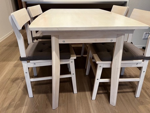 ダイニングテーブル　ダイニングチェア