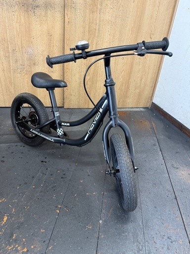中古車　幼児用　キックバイク NOVICE　12インチ　美品
