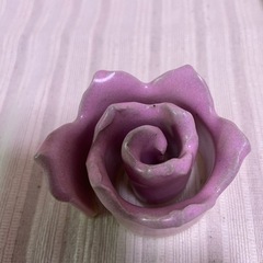 萩焼き花留め（薔薇）の画像