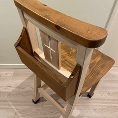 木製チャーチチェアの画像