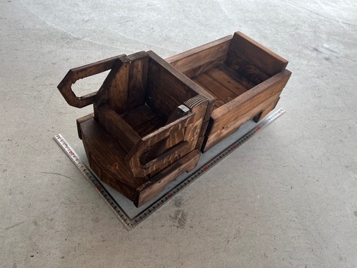 トラック型の小物入れ