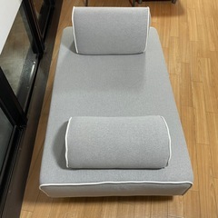 フラットソファ ミニベッド ビッグオットマン フレキシブル背もたれ 枕付き グレーの画像