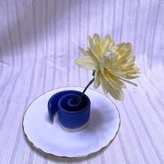 萩焼き花留め（青渦巻）の画像
