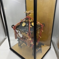 【栗山】ケース付 お神輿 御神輿 三つ巴 縁起物 祭り 神社 鈴 オブジェ 置物 アンティーク 金属 仏具 神具 金屏風 インテリア 祭事の画像