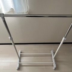ハンガーラックの画像