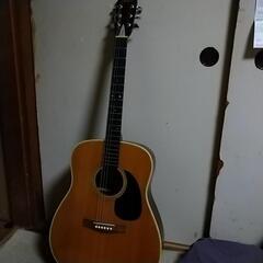 suzukiギターとmahaloウクレレの画像