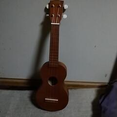 suzukiギターとmahaloウクレレの画像