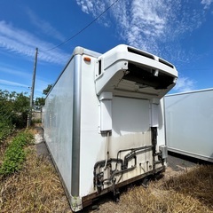 A5. 横扉付き 4トン保冷コンテナ 幅227ｃｍ長さ598ｃｍ高さ236ｃｍ コンテナ 物置 倉庫 格安運送　江別市発の画像