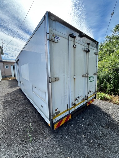 A6. 仕切り・横扉付き 4トン保冷コンテナ 幅218ｃｍ長さ551ｃｍ高さ224ｃｍ コンテナ 物置 倉庫 格安運送　江別市発
