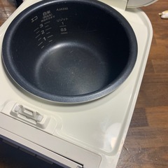 【タイガー】3合 炊飯器 コンパクト ホワイト 一人暮らし 生活家電 Tiger 2013年製の画像