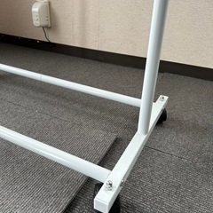 ハンガーラックの画像