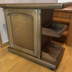 【アンティーク調】収納　キャビネット　棚の画像