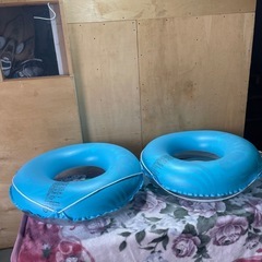 中古品 浮き輪 90cmサイズ 2個セット 空気入れ付き マリン レジャー 海 川の画像