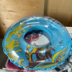 中古品 浮き輪 90cmサイズ 2個セット 空気入れ付き マリン レジャー 海 川の画像