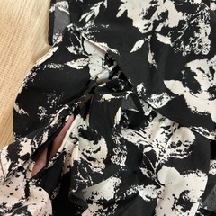 おしゃれな柄ブラウス　ボウタイ付きの画像