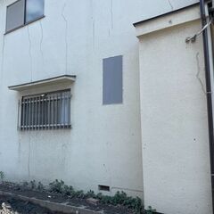 戸建の穴の空いた部分の補修塗装2平米　材工共　8万円の画像