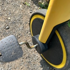 黄色の三輪車の画像