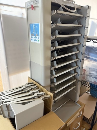 美品　
コレーター(自動丁合機)