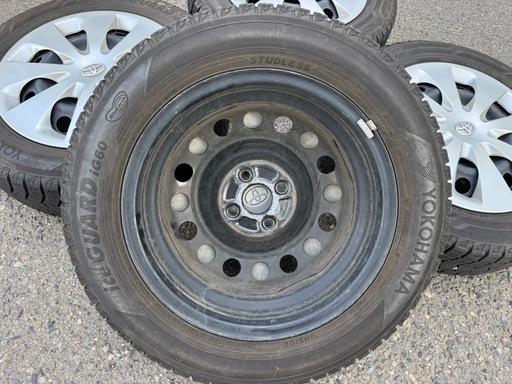 アクア純正スタッドレス175/65R15 (ちー) 南松本のタイヤ