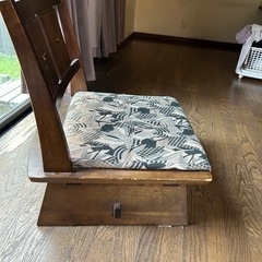 カリモク椅子の画像