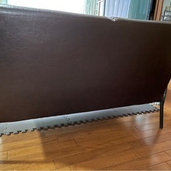 ブラウンのソファの画像