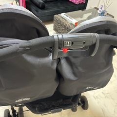 双子ベビーカーの画像