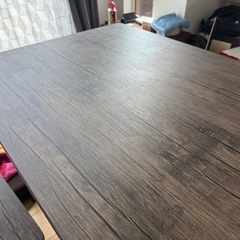 ダイニングテーブルの画像