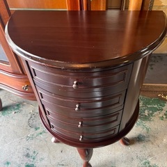 イタリア製　半円型キャビネットの画像