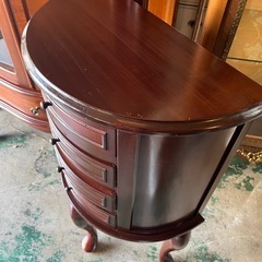 イタリア製　半円型キャビネットの画像