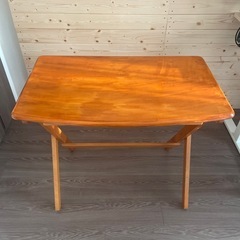 木製折り畳み机の画像