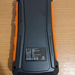 ジャンプスターター 12V車用 エンジンスターター 2000A 16000mAh モバイルバッテリー LEDライト搭載 羅針盤 の画像