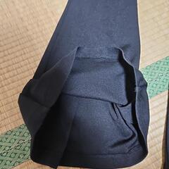 フレア黒ズボンの画像