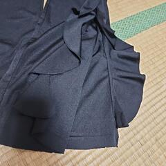 裾フレアスリット入りズボンの画像