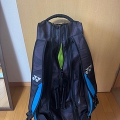 テニスラケットバッグの画像