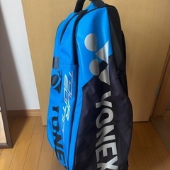 テニスラケットバッグの画像