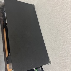 モダン木製テーブルの画像