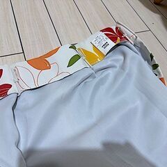 ニトリ カーテン 2枚セット（100×140cm）イーニー 花柄 イエローオレンジ系の画像