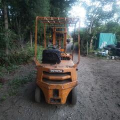 【中古車】要整備🛠️　フォークリフト　1t  トヨタ　マニュアル　ガソリン車　初爆あり、この前まで動いてました。の画像