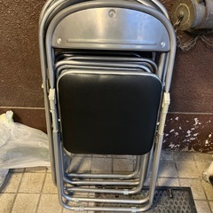 折り畳み椅子4脚
の画像