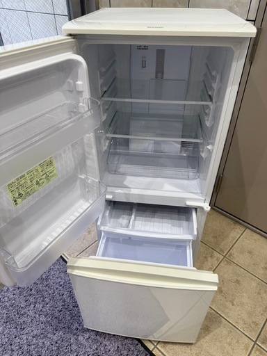 大阪市送料無料‼️冷蔵庫 2017年製 SHARP 137L クリーニング済 状態良し/SHARP冷蔵庫137L/配達可】 (カフェ屋の大家さん) 中津