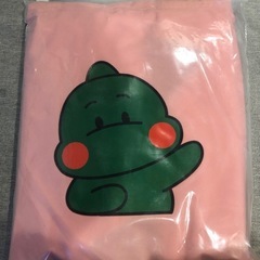 サイズ90〜110（3〜4歳）ピンクの恐竜レインコートの画像