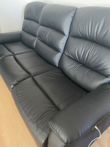 ニトリ Nビリーバ 3人用全シート電動リクライニングソファ ブラック