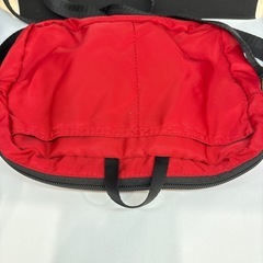 Legato Largo レッド ボディバッグの画像