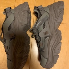 新品未使用品シーンのスニーカーの画像