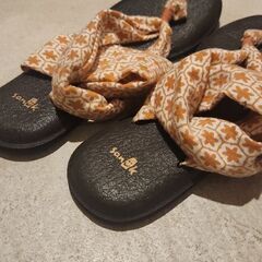 500円。サヌークsanuk サンダル /  サイズ : 25cmの画像