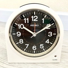 SEIKO セイコー アナログ置時計 ホワイト/ブラック レトロ 目覚まし時計の画像