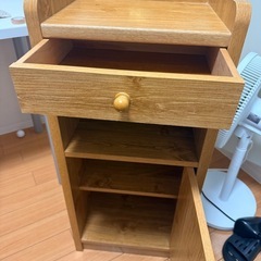 木製キャビネット／収納棚／ナイトテーブル（高さ約80cm） の画像